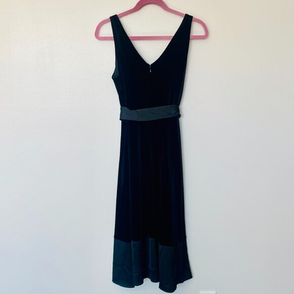 NWOT DKNY Midi Black Sleeveless Faux Wrap V Neckline Velvet Dress Size 4 - Picture 4 of 11